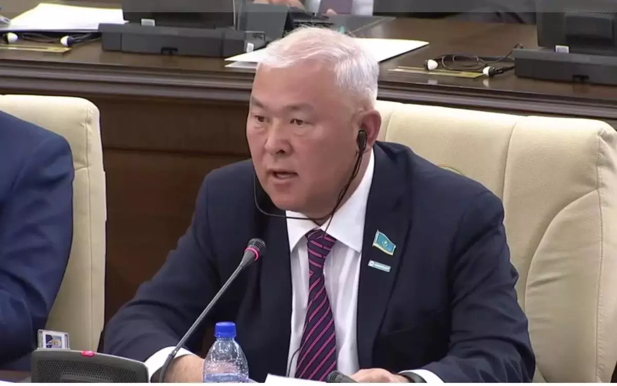 "Футболды халық ақшасынан қаржыландыруға қарсымын"  – Мәжіліс депутаты Мұрат Әбенов