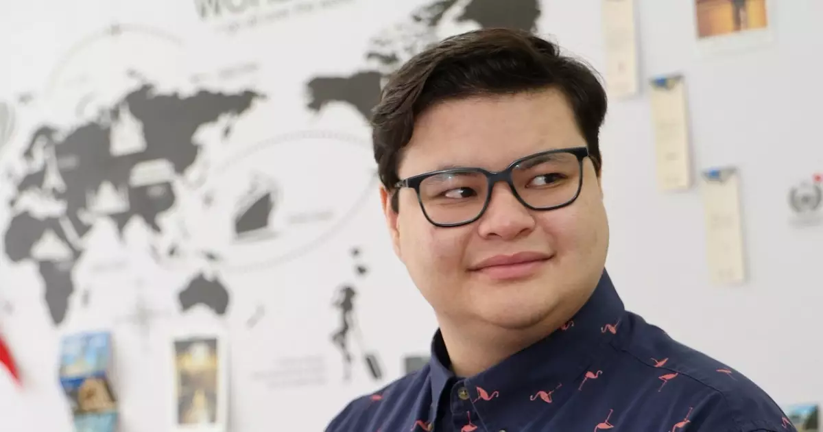   Америкалық отбасы асырап алған қазақ жігіті Қостанайда балаларға ағылшын тілін үйретіп жүр   