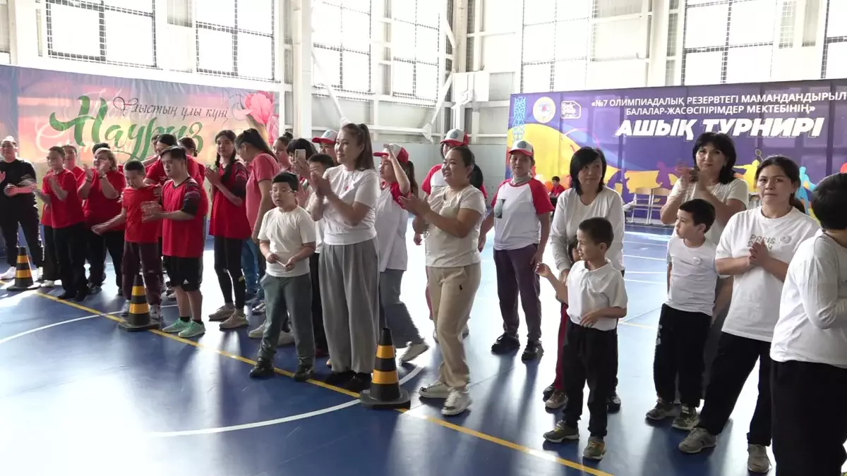 Наурызнама: Алматыда ерекше қажеттілігі бар балаларға арналған отбасылық эстафета өтті