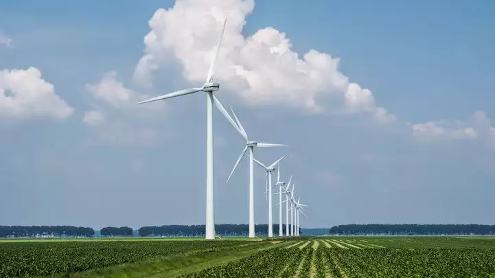 Строительство крупнейшей ветровой электростанции начали в Казахстане