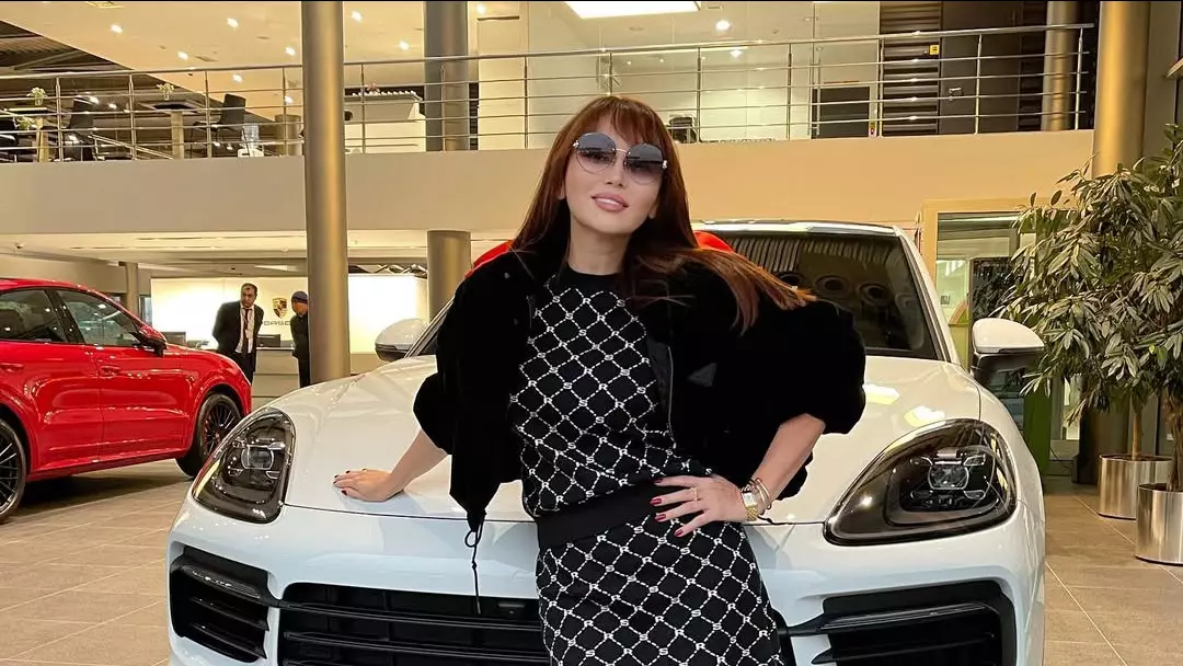 Роскошь на колёсах: на чём ездят Елена Рыбакина, Жулдыз Абдукаримова и другие известные казахстанки