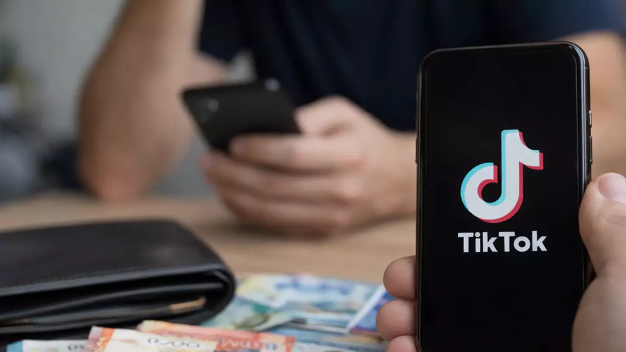 «TikTok-та көріп сеніп қалдым»: ақмолалық 9 млн теңгеден айырылды