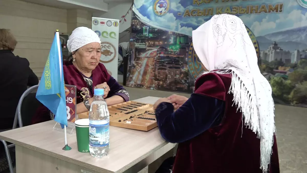 Алматыда зейнеткерлер арасында тоғызқұмалақтан жарыс өтті