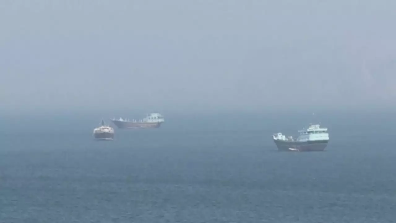 СМИ: 90 судов пересекли Ормуз с начала войны