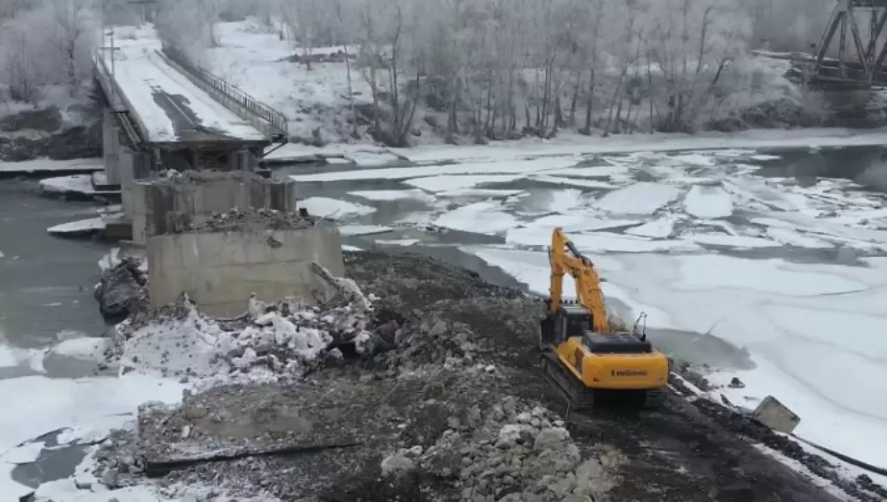 Старейший автомобильный мост сносят в Усть-Каменогорске