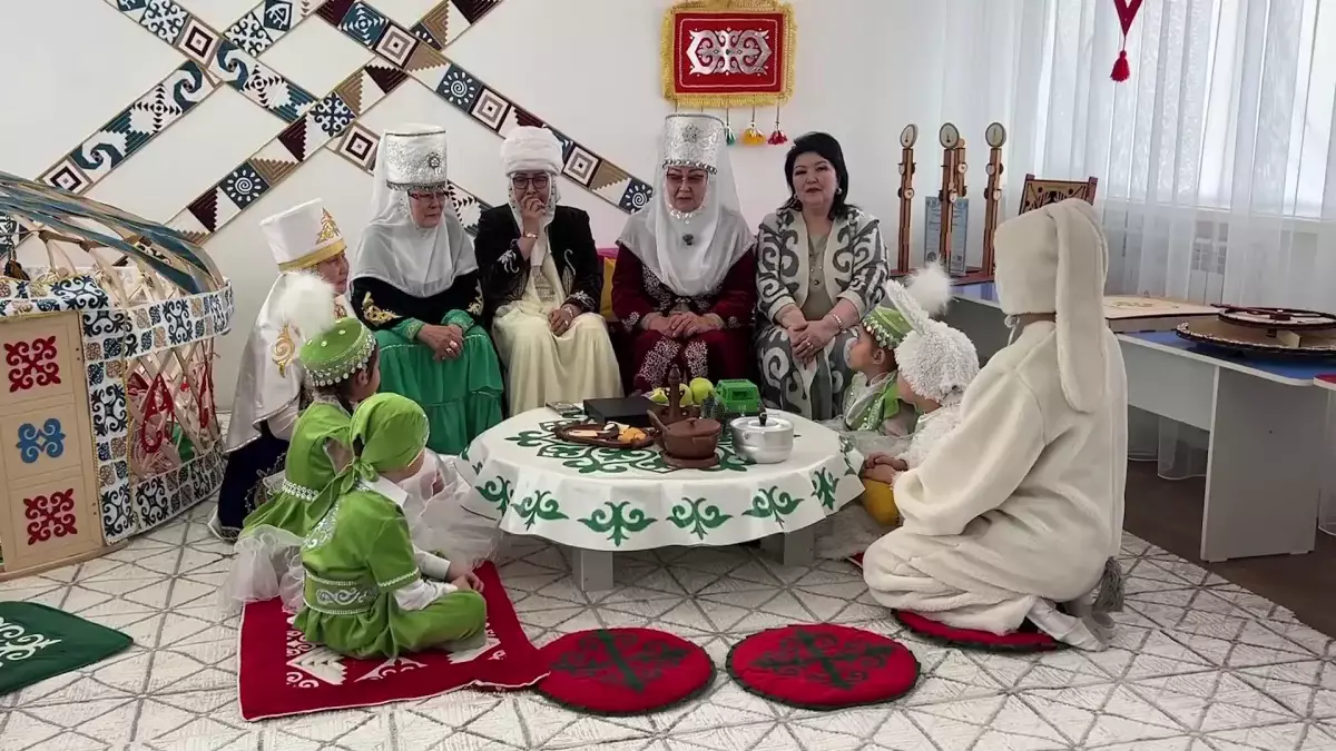 Наурыз мейрамы: тараздық әжелер балабақшаларда ертегі айтып жүр