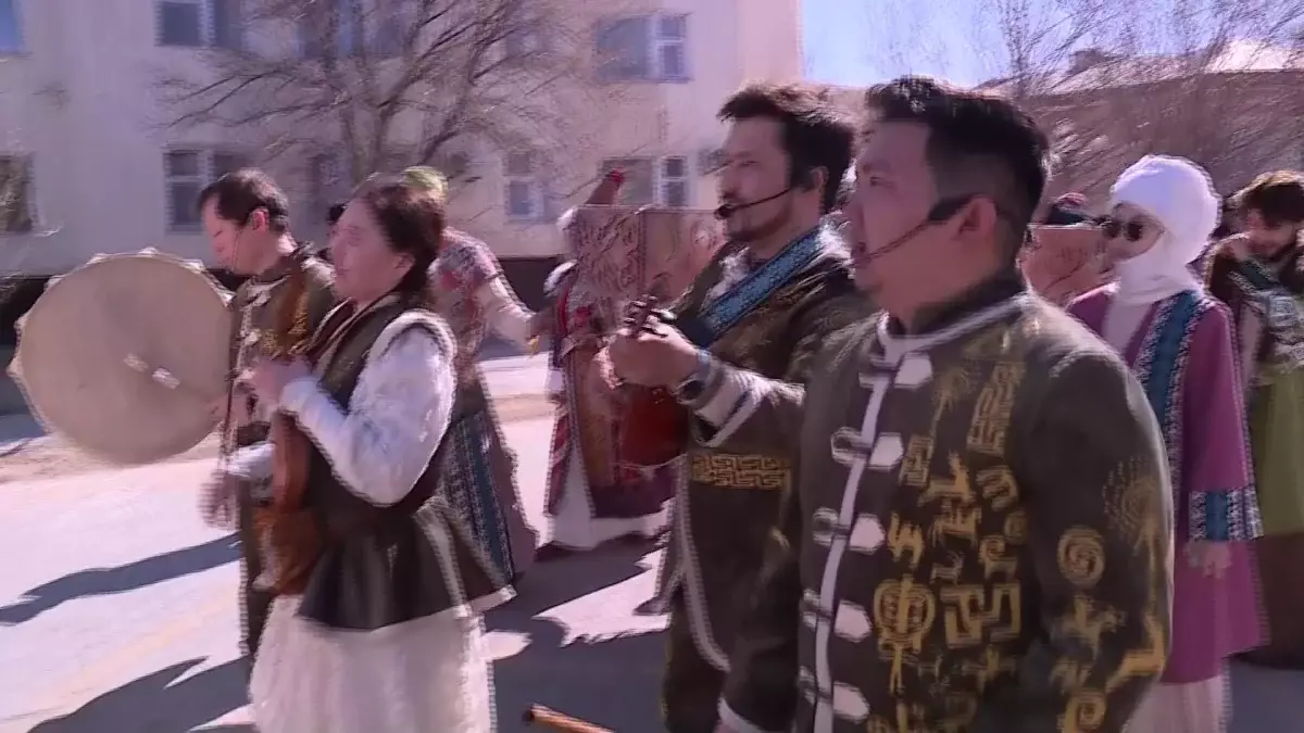 Наурызнама:  Қызылордада ұлттық киімдер шеруі өтті