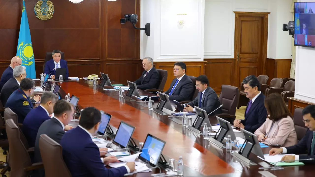 Олжас Бектенов жаңа Конституция туралы пікір білдірді