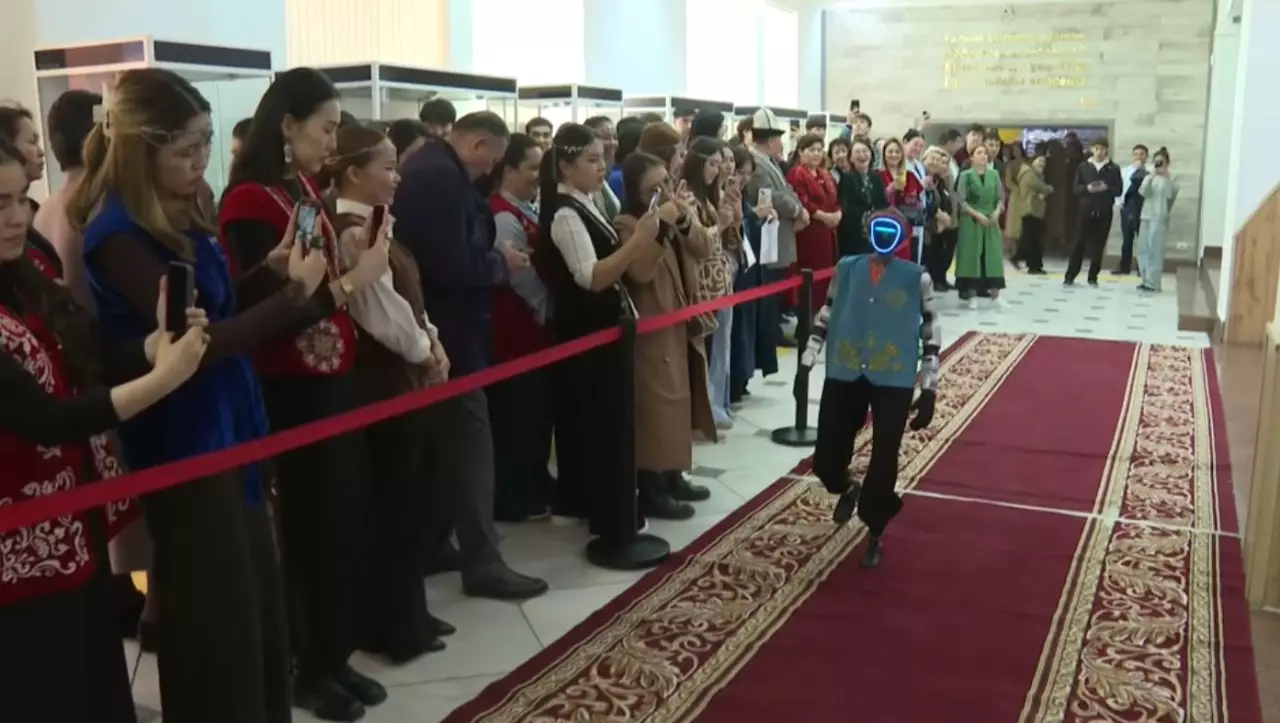 Ұлттық киім сәнге айналды