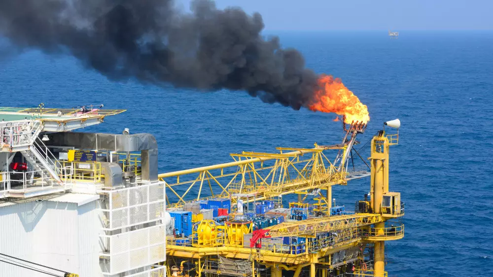 Иран предупредил о скорых авиаударах по нефтяным объектам стран Персидского залива