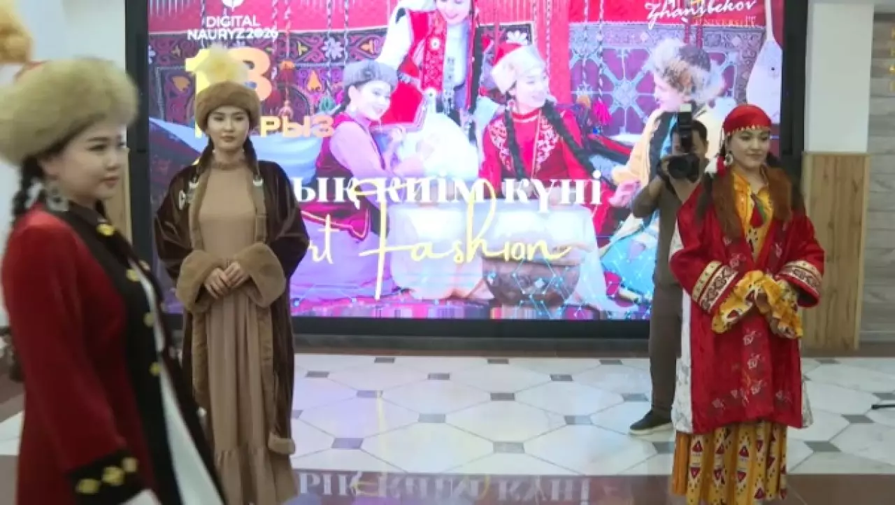 Парад национальной одежды устроили студенты в Шымкенте