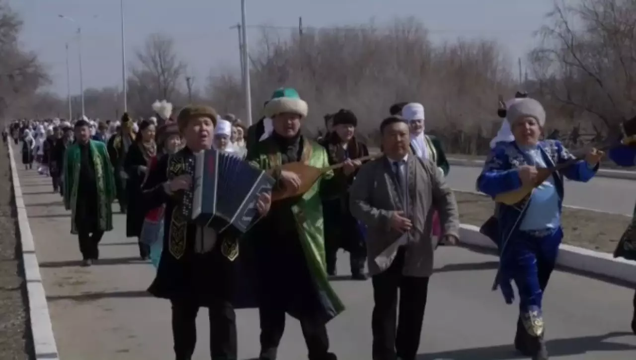 Праздничное шествие в национальной одежде прошло в Жетысу