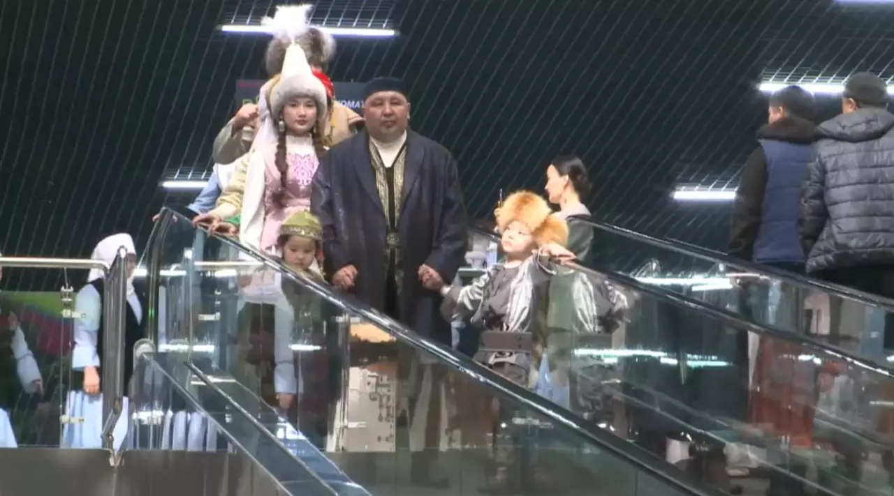 Қарағандыда ұлттық киім дефилесі өтті