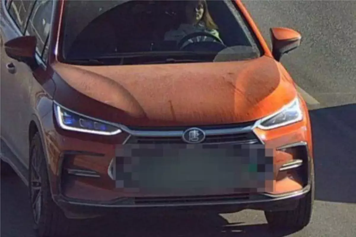 Водитель получила штраф за телефон в руке пешехода