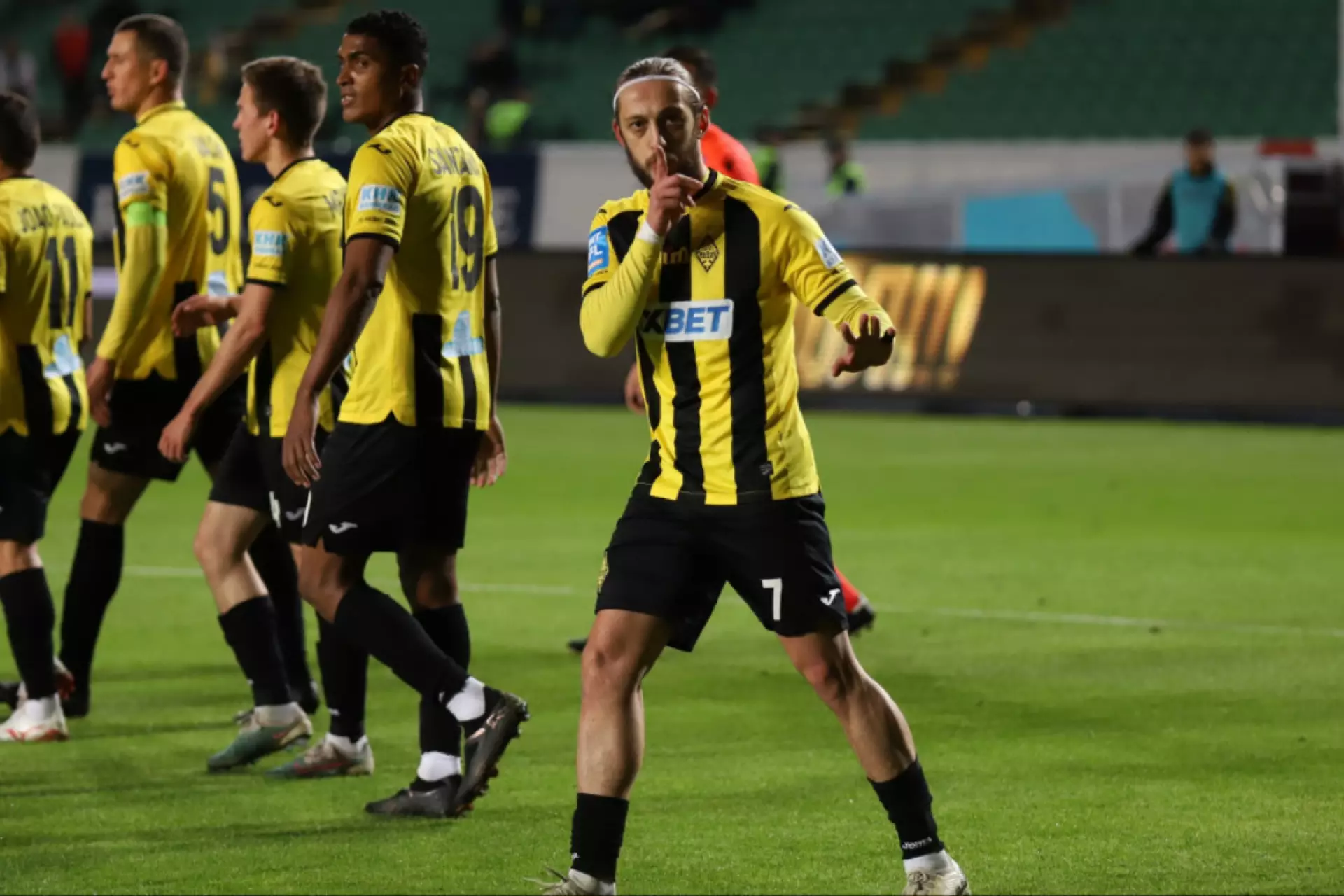 Звезда «Кайрата» уехал из Казахстана из-за искусственных полей