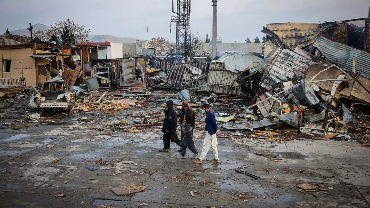 Афганистан обвиняет Пакистан в гибели сотен людей при ударе по больнице в Кабуле.