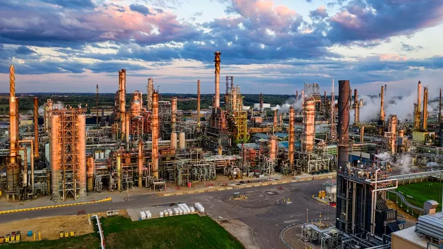 Мұнай бағасы Ирандағы газ кен орнына жасалған әуе соққысынан кейін күрт өсті