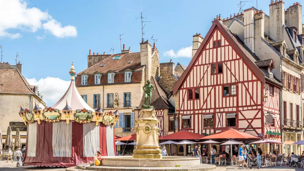 Несколько “сидячих“ могил галлов обнаружили во Франции