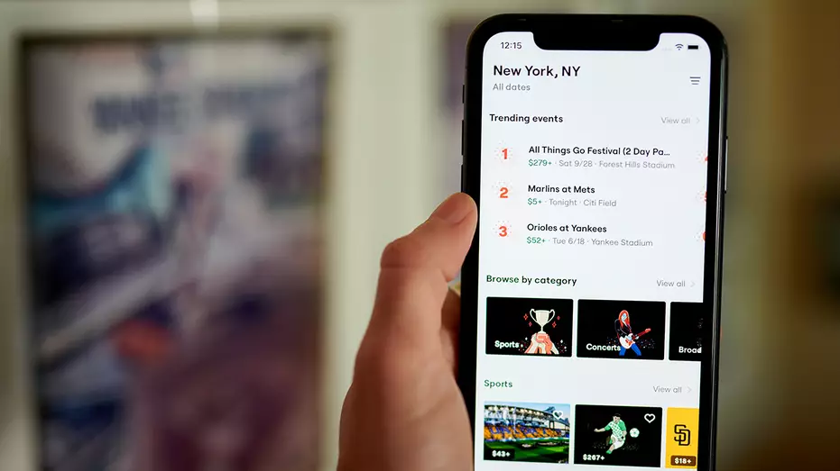В объявлении о вакансии SeatGeek рекламируют пособие в $25 000 на смену пола и шестизначную зарплату.