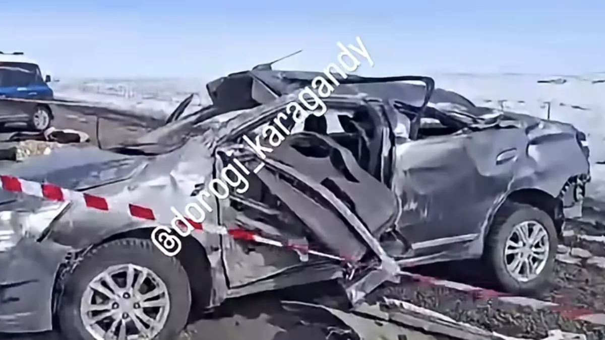 Легковушка перевернулась на повороте под Карагандой: есть погибшие