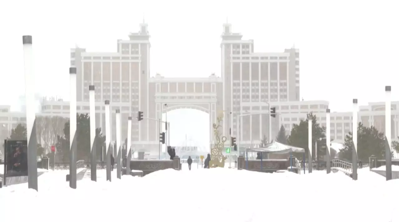 Штормовое предупреждение объявлено на большей части РК