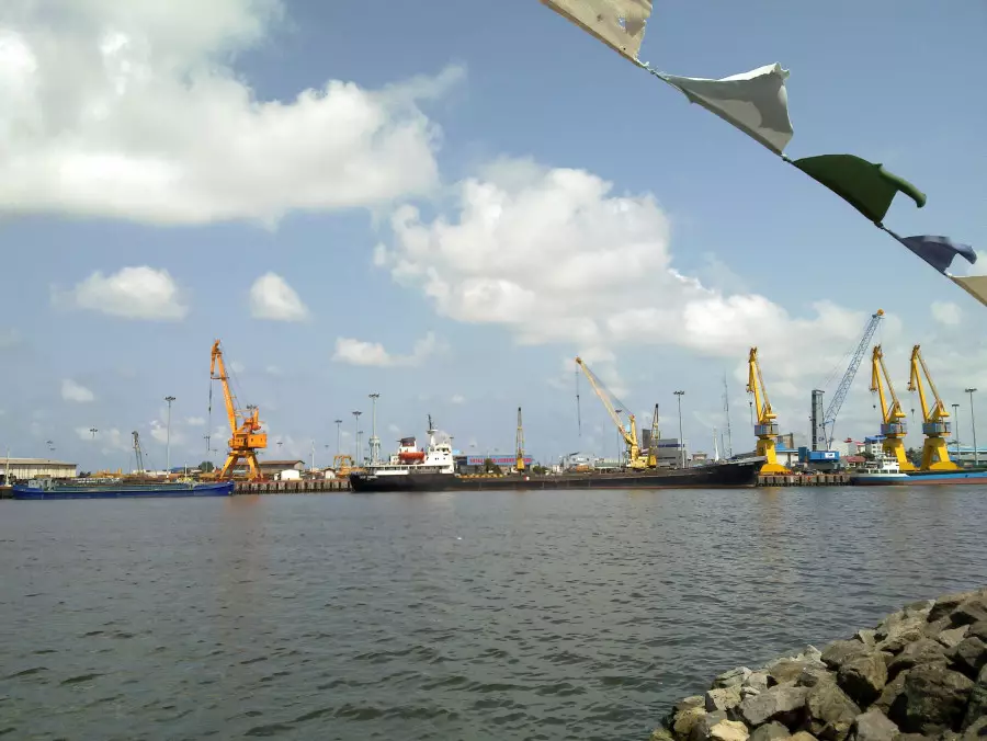 Иранның Каспий теңізіндегі басты порты зымыран соққысына ұшырады