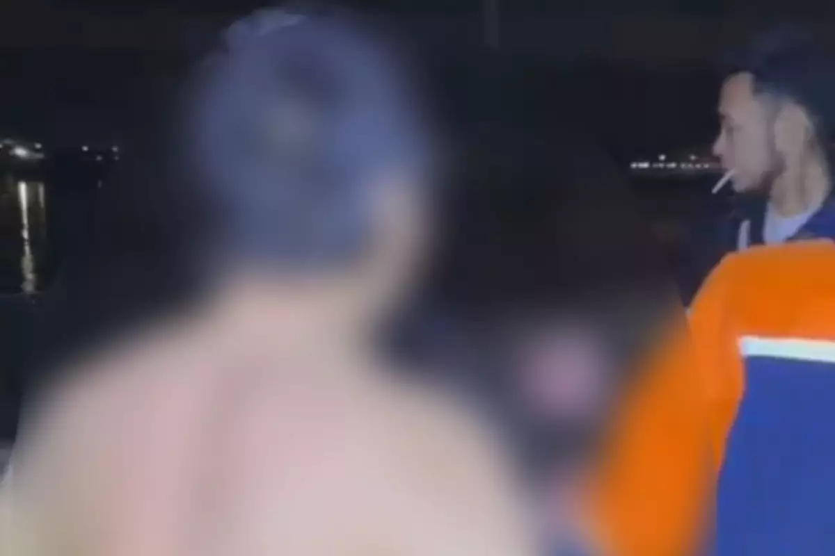 Очевидец прыгнул следом: в Атырау спасли девушку из Урала