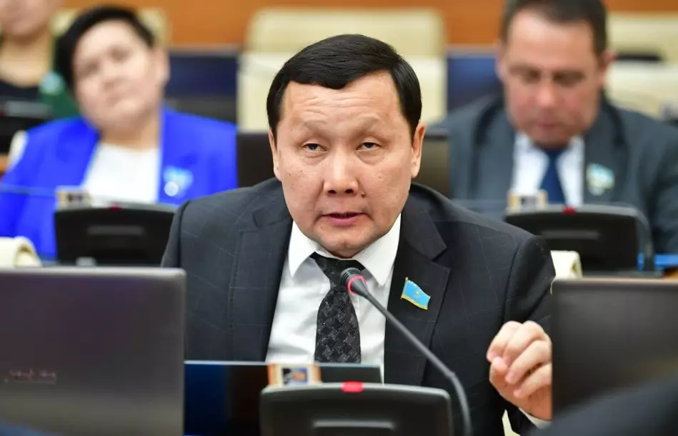 Ішімдік ішіп ұсталғандарға 7 жыл жаза жеңілдей ме? Мәжілісте рақымшылыққа кімдер ілігуі мүмкін екені айтылды