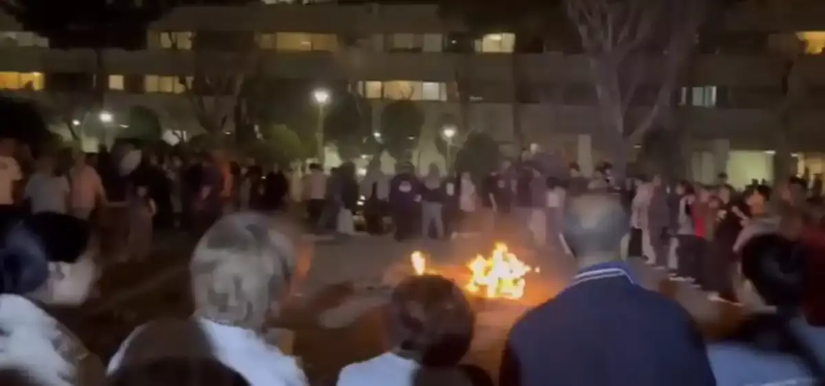 Ирандықтар шиеленіс жағдайында От мерекесін атап өтті