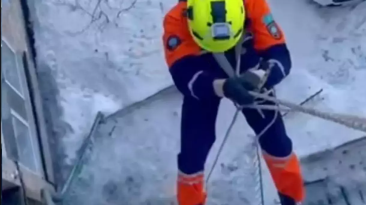 Щучинскіде пәтерде қамалған бала мен зейнеткер құтқарылды (ВИДЕО)