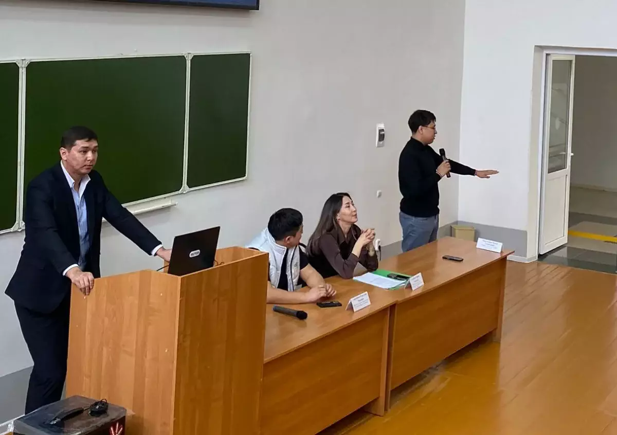 Оралда «Таза Қазақстан» акциясы аясында жастармен кездесу өтті