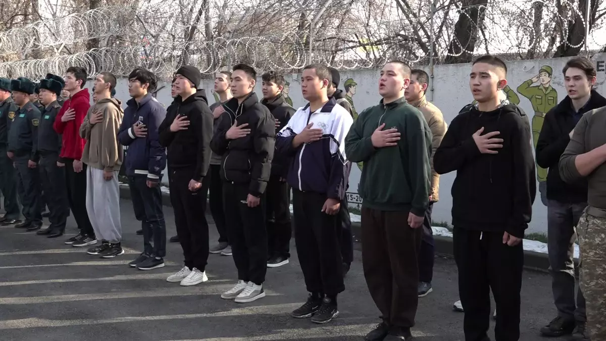 Алматыда  жас сарбаздарды әскерге шығарып салу рәсімі өтті