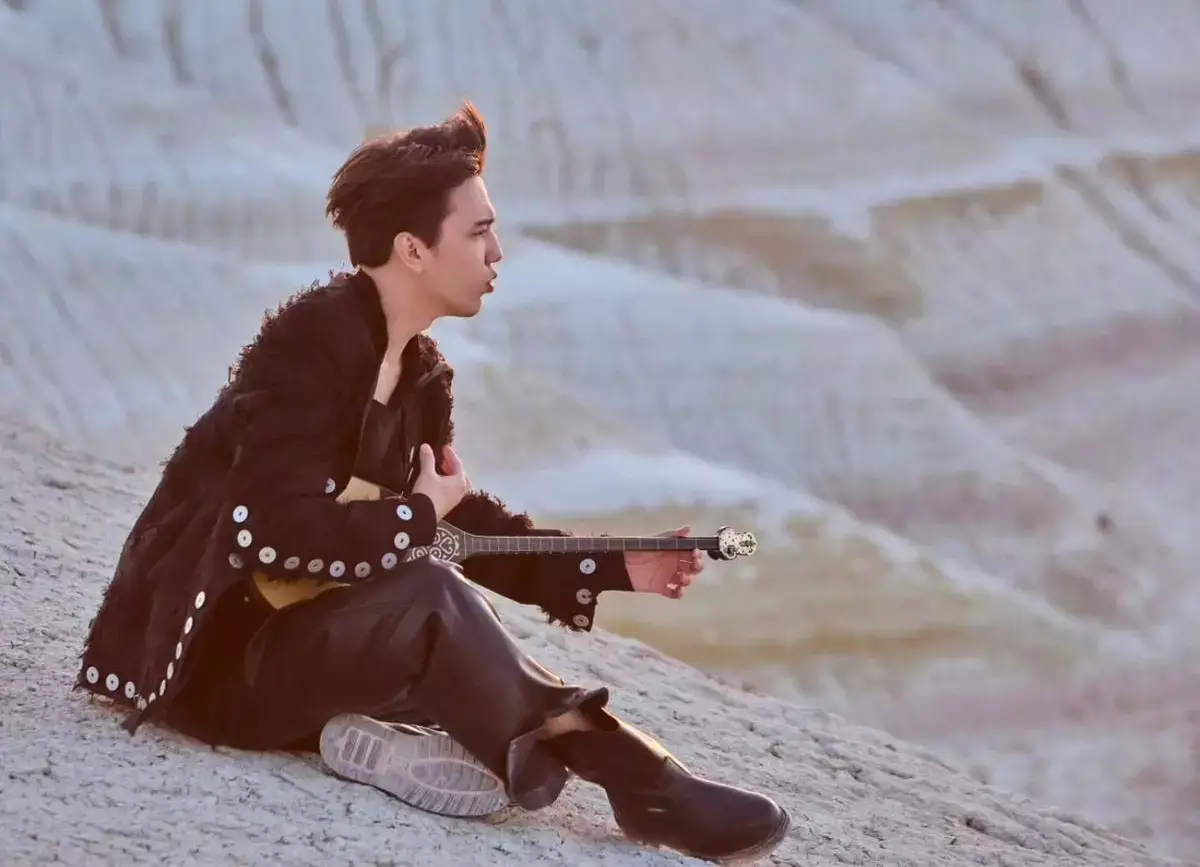 «Инопланетный» дуэт: опубликованы фото Димаша Кудайбергена на Бозжыре - новости на Lada.kz 19.03.2026