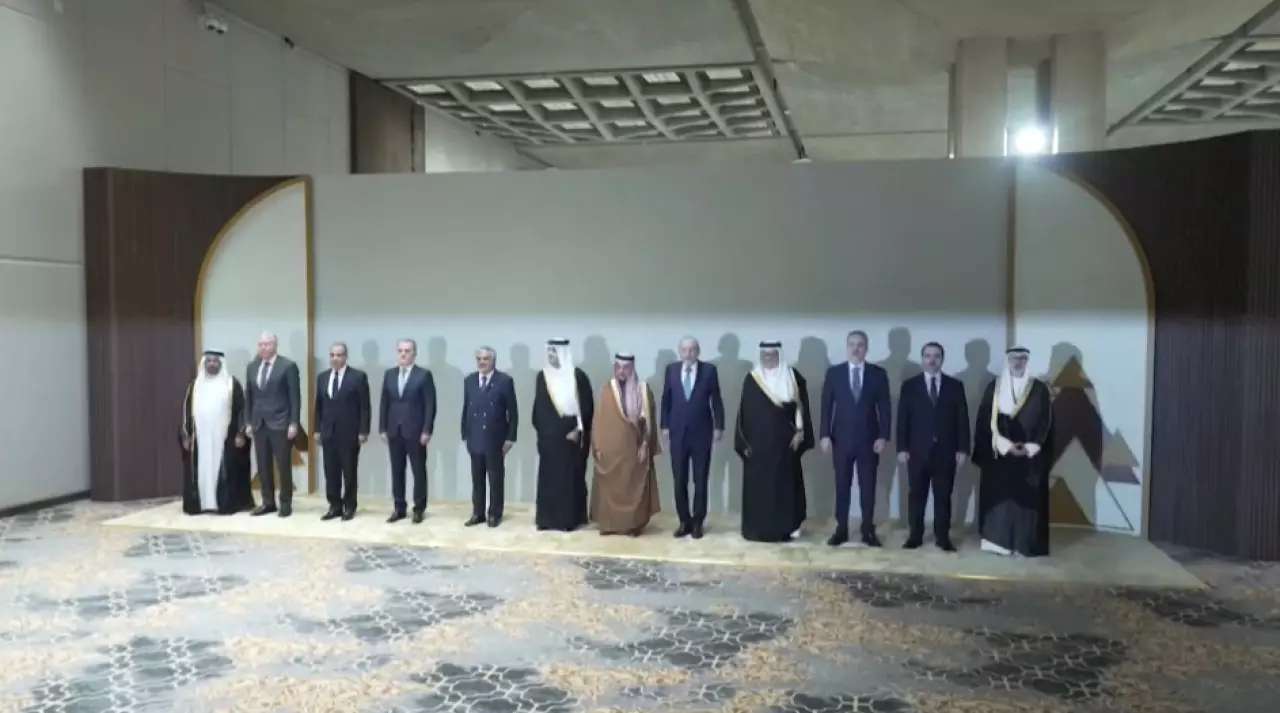 Главы МИД 12 стран осудили Иран