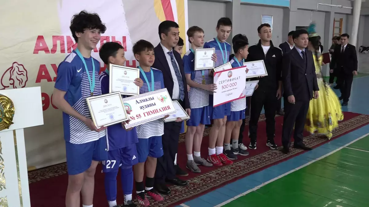 Алмалы ауданына -90 жыл: футболдан мектеп оқушылары арасындағы турнир мәреге жетті