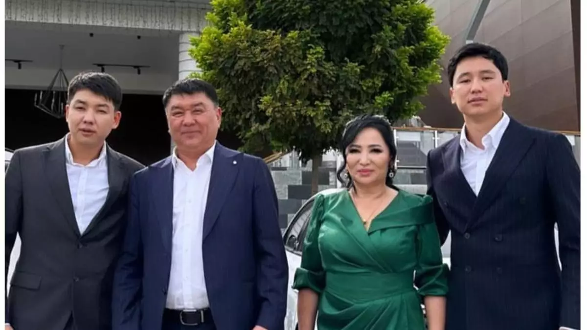 «Осы бақытымнан құдай айырмасын!»: Гүлзира Айдарбекова ұлы мен келінін айтып мақтанды (ВИДЕО)