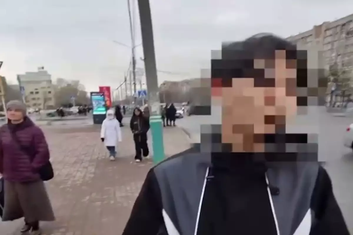 Пассажир вступился за девочек: в автобусе Усть-Каменогорска едва не произошла драка