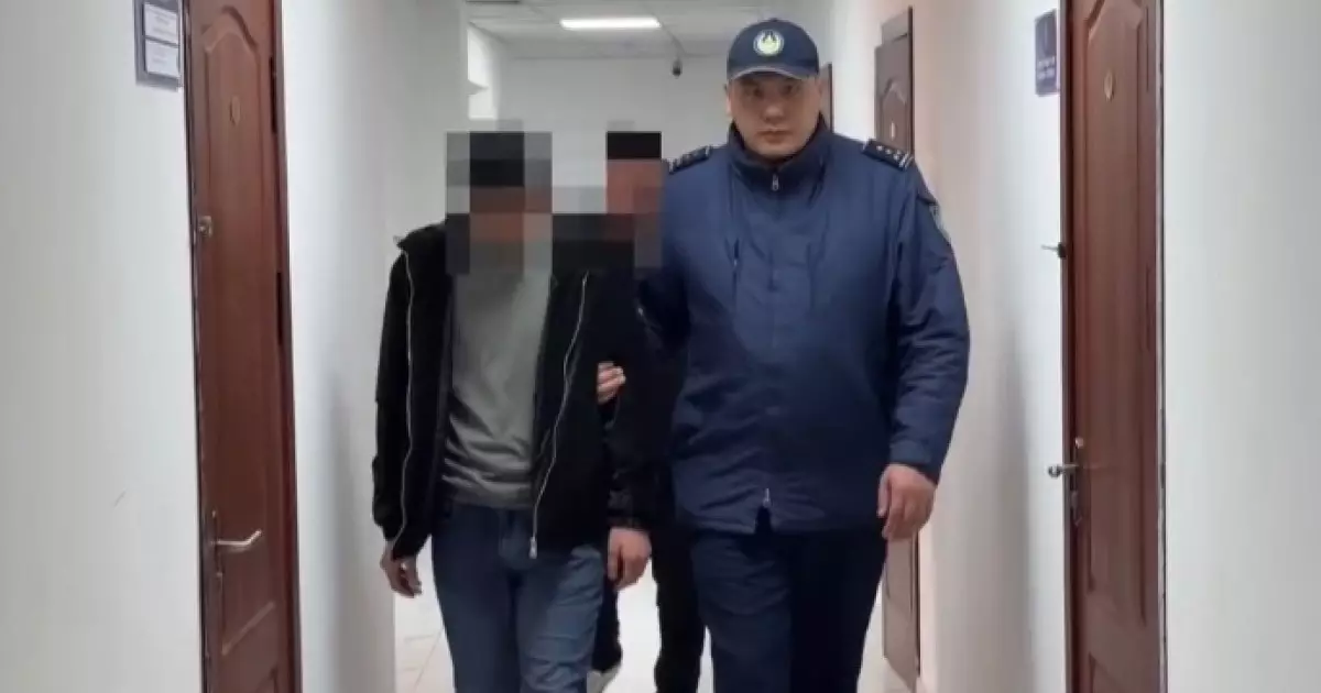  Шымкентте 10-сынып оқушысы көшеде кішкентай баланы аяусыз тепкілеп тастаған 