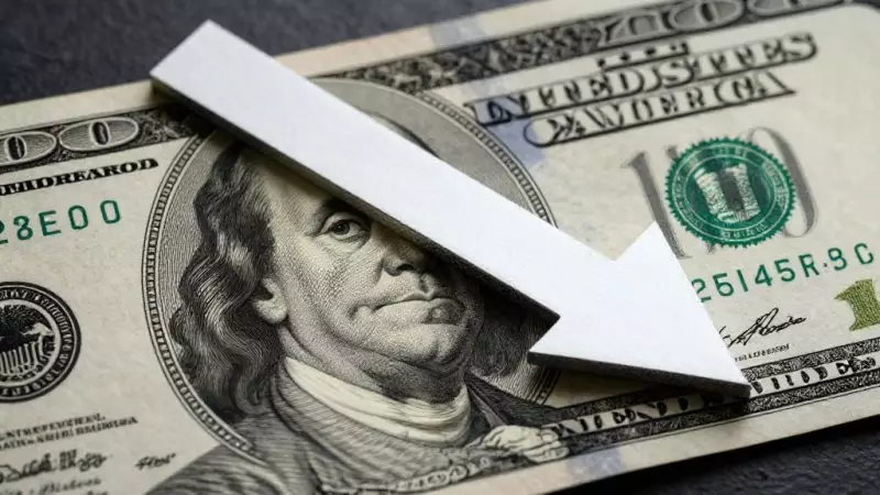 На слухи о падении доллара до 400 тенге ответил финансист