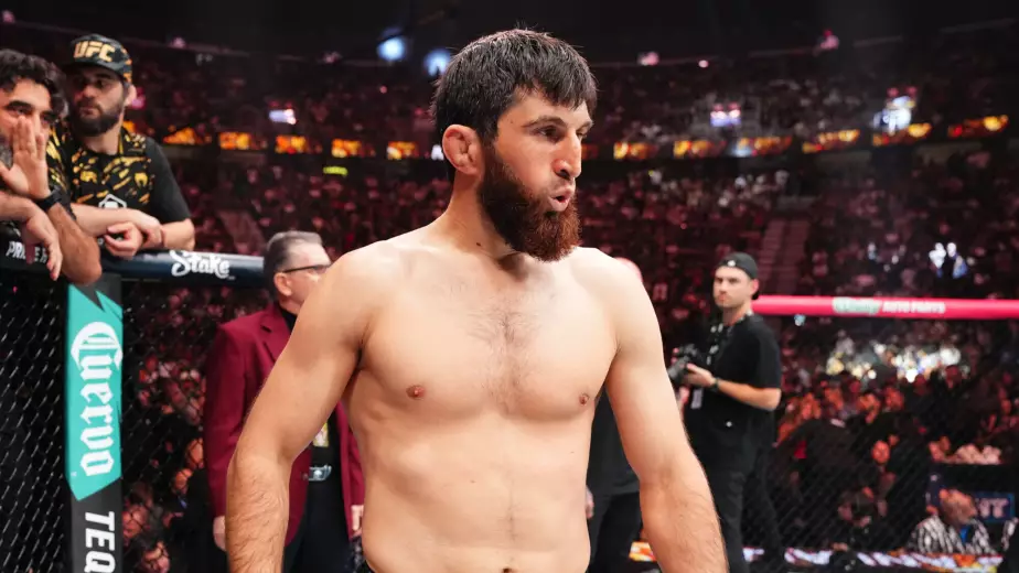 Бывший чемпион UFC Анкалаев объявил о возвращении после поражения от Перейры