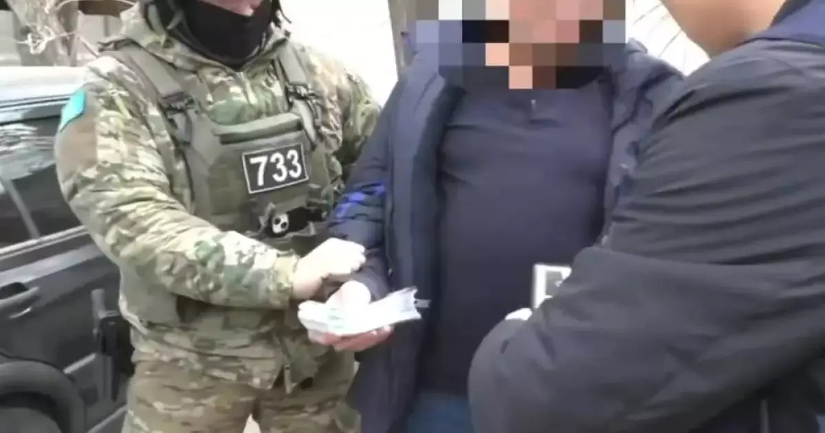  “5 миллионов за молчание“: задержание вымогателя сняли на видео в Таразе 