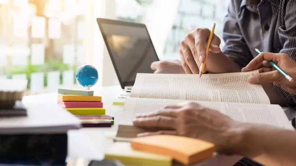 Президент поручил пересмотреть стоимость госгрантов для зарубежных вузов