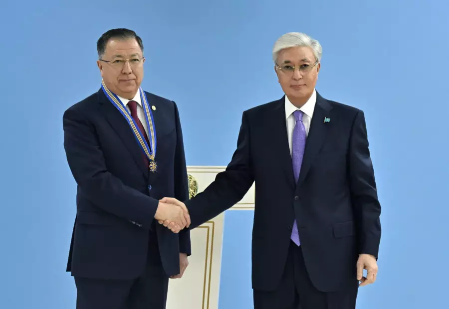 Президент бір топ азаматқа мемлекеттік награда табыстады