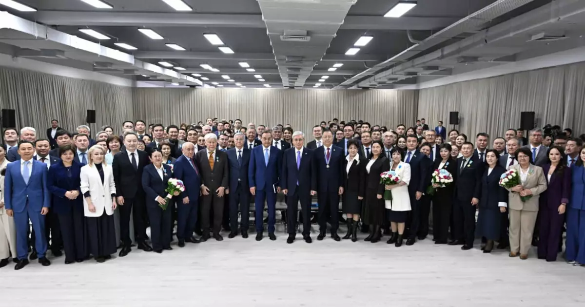   Президент елдің әлеуметтік-экономикалық дамуына қосқан елеулі үлесі үшін бір топ азаматты марапаттады   