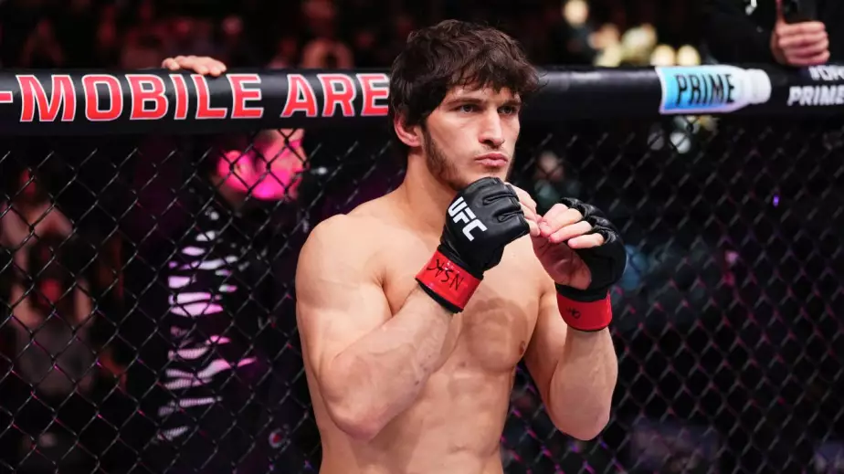 "Он уже давно должен драться за титул". В UFC сделали заявление о бое Евлоев - Мёрфи