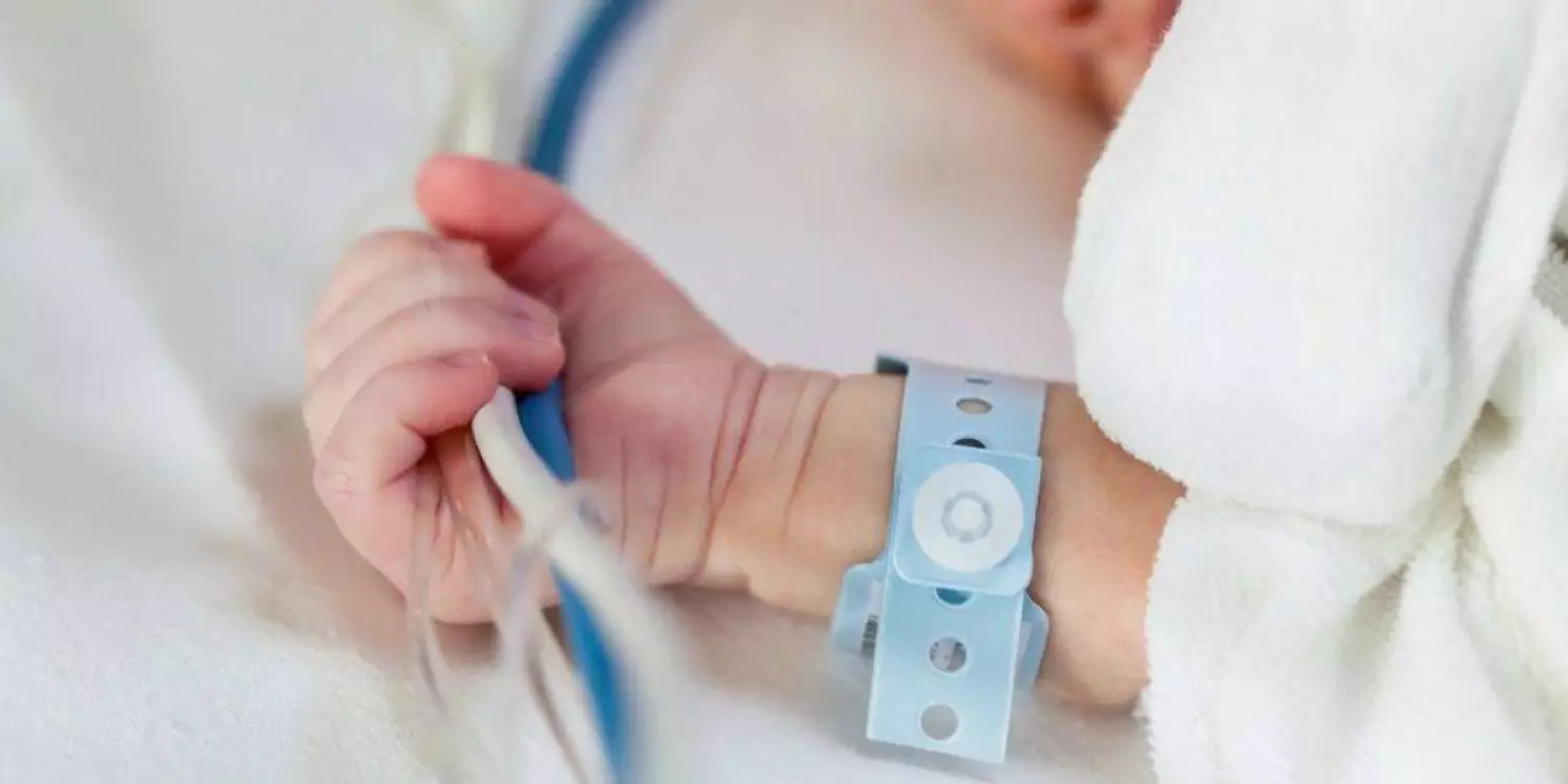 Атырауда алты айлық бала аурухана алдында қайтыс болды 