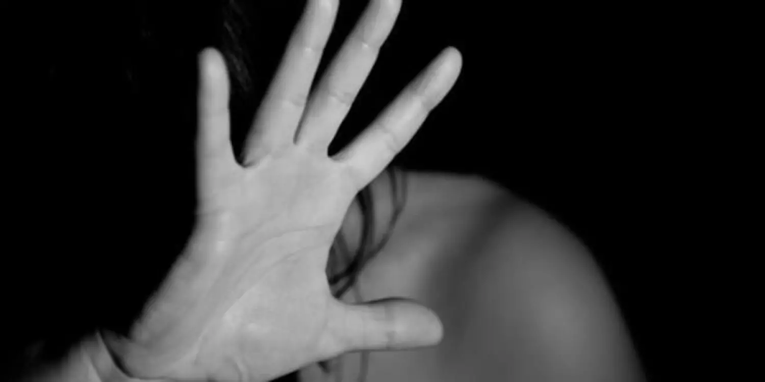 Өскеменде автобуста кішкентай қыздарға тиіскен адамды тоқтатқан жігіттің әрекеті талқыға түсті (ВИДЕО)