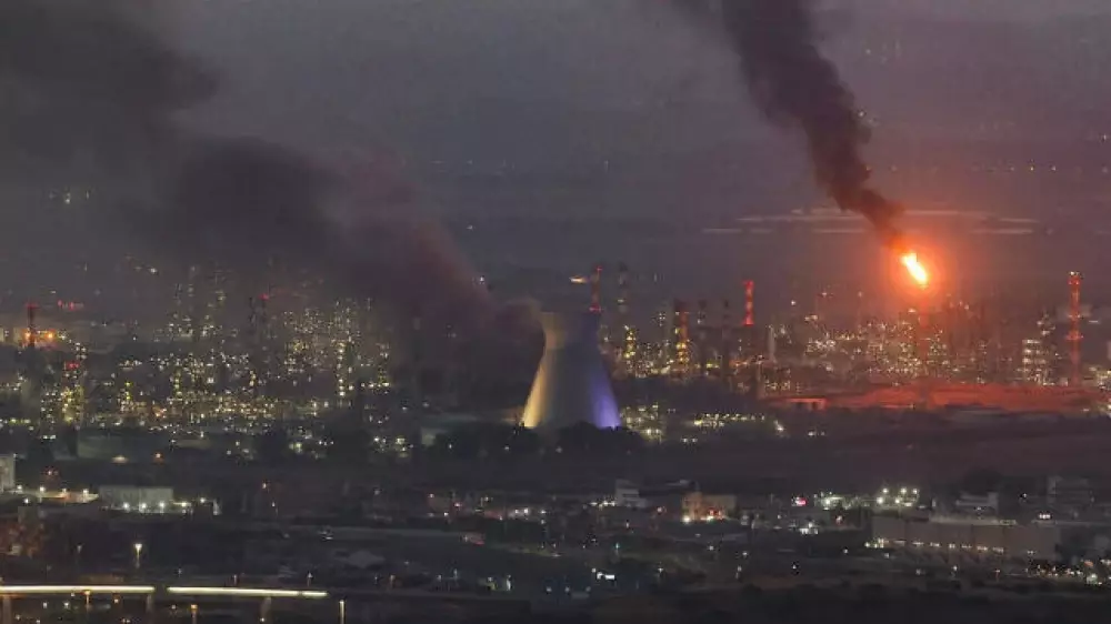 Иран атаковал крупнейшие нефтеперерабатывающие заводы Израиля