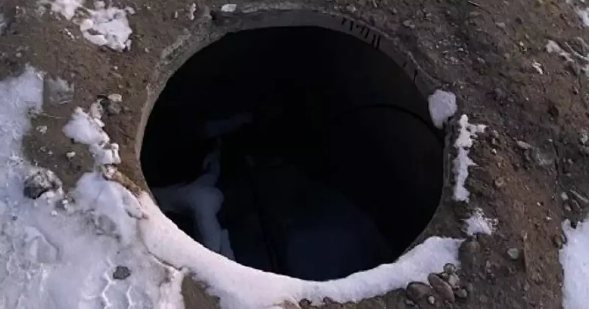  Теміртауда ер адам 2 метрлік құдыққа құлап кеткен 