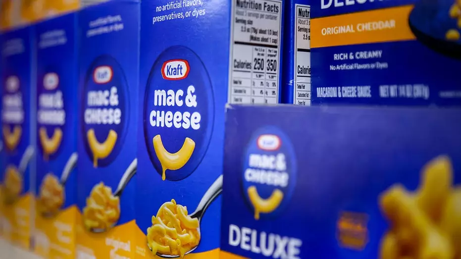 Kraft Heinz становится первым официальным партнером НФЛ по приправам, заключив пятилетнее глобальное соглашение.